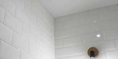 Сатиновый натяжной потолок в ванную